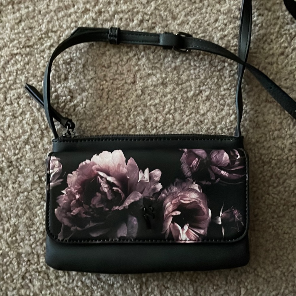 Vera Wang crossbody purse